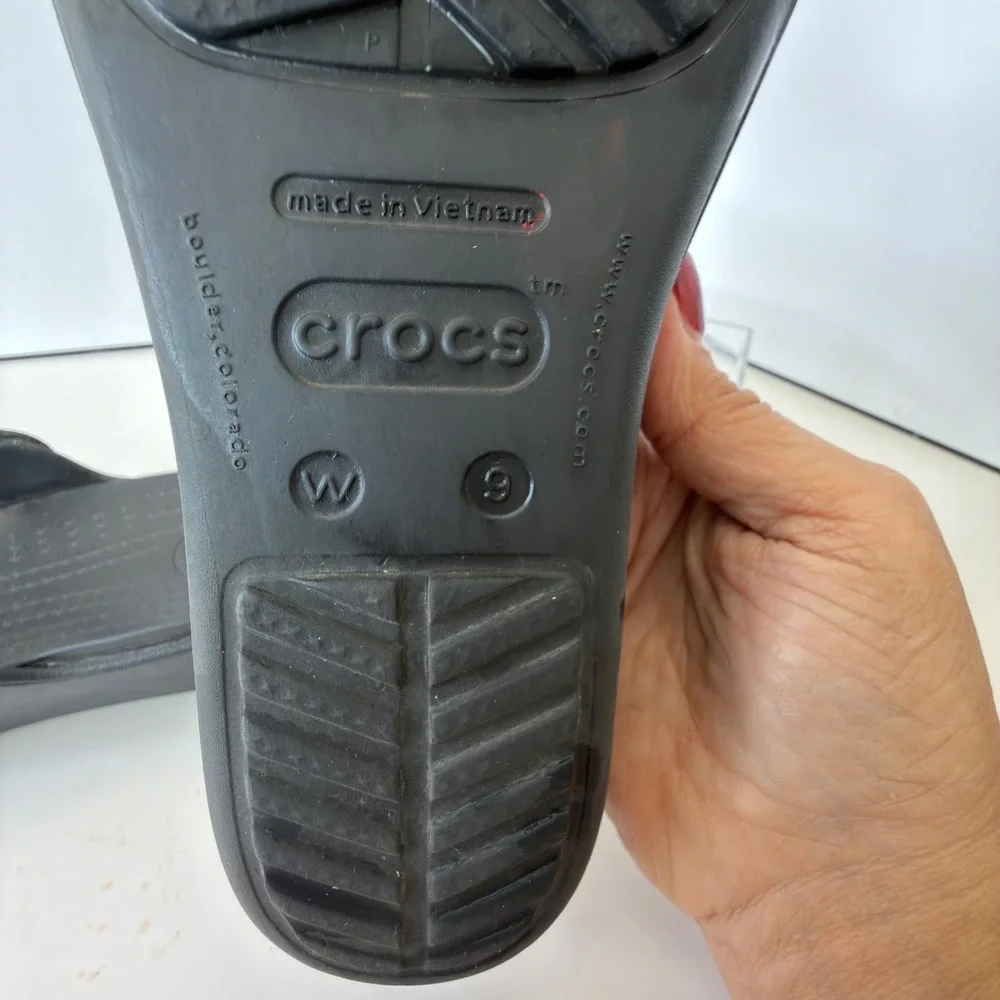 Crocs Sanrah Black Wedge Thong Sandals Silver Ring Accent Womens Size 9
